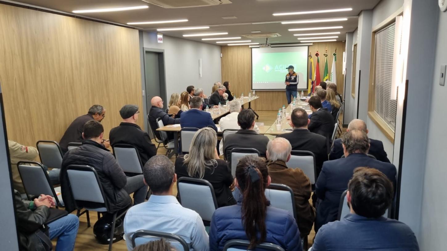 ACII recebe deputados estaduais eleitos por Itajaí em reunião plenária aberta à comunidade
