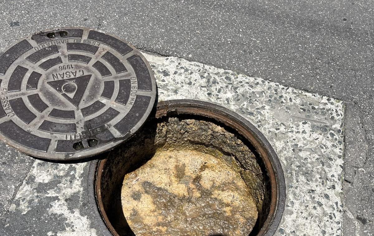 Acúmulo de lenços umedecidos causa problemas na rede de esgoto do Bairro das Nações