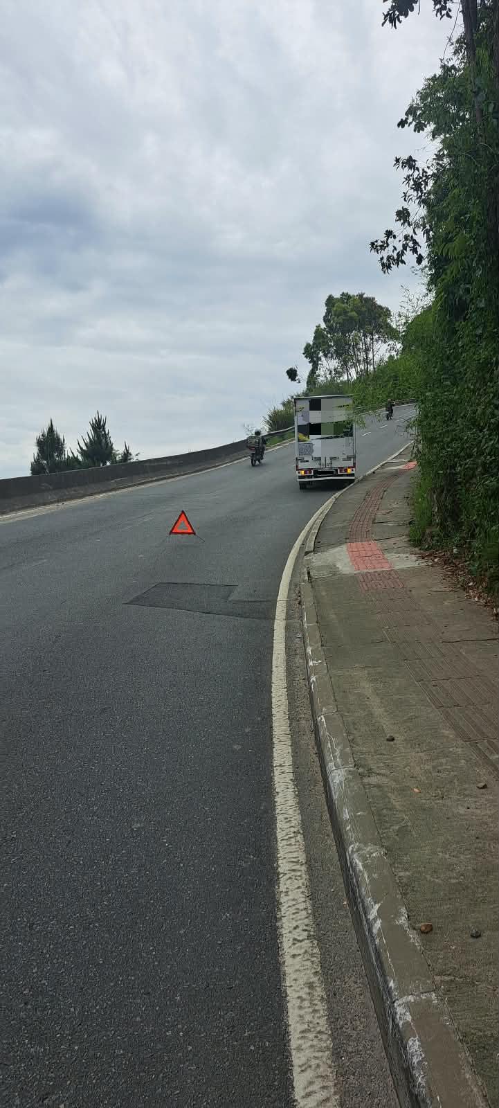 Agentes de Trânsito removem caminhão que bloqueava a Avenida Panorâmica