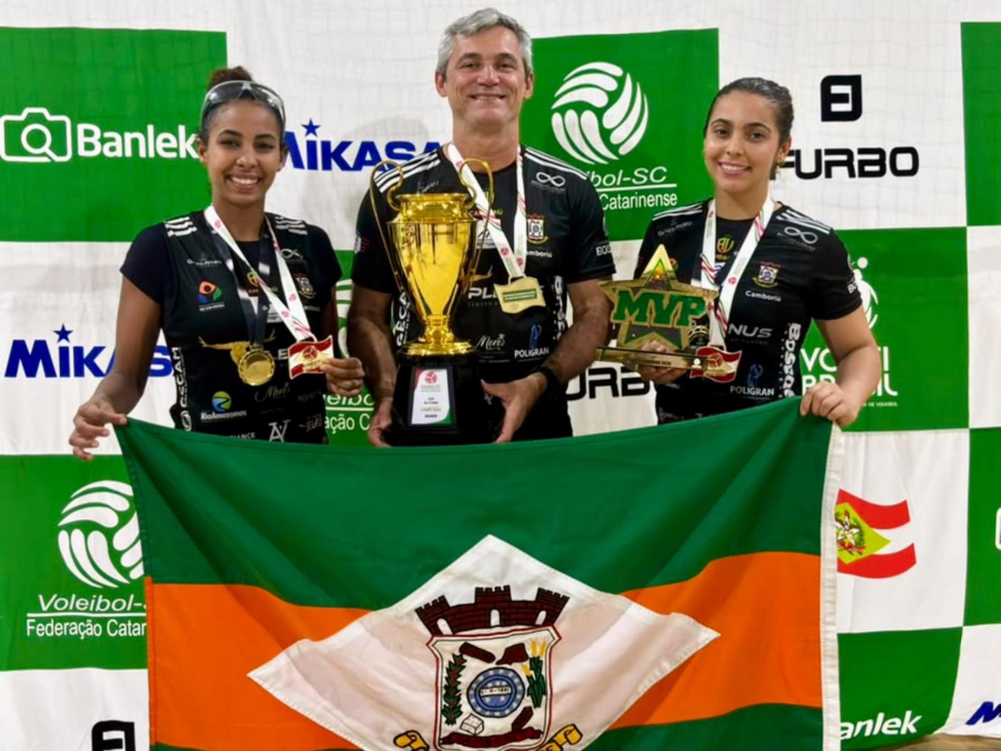 Atletas de Camboriú conquistam títulos estaduais e vice-campeonato brasileiro no vôlei de praia