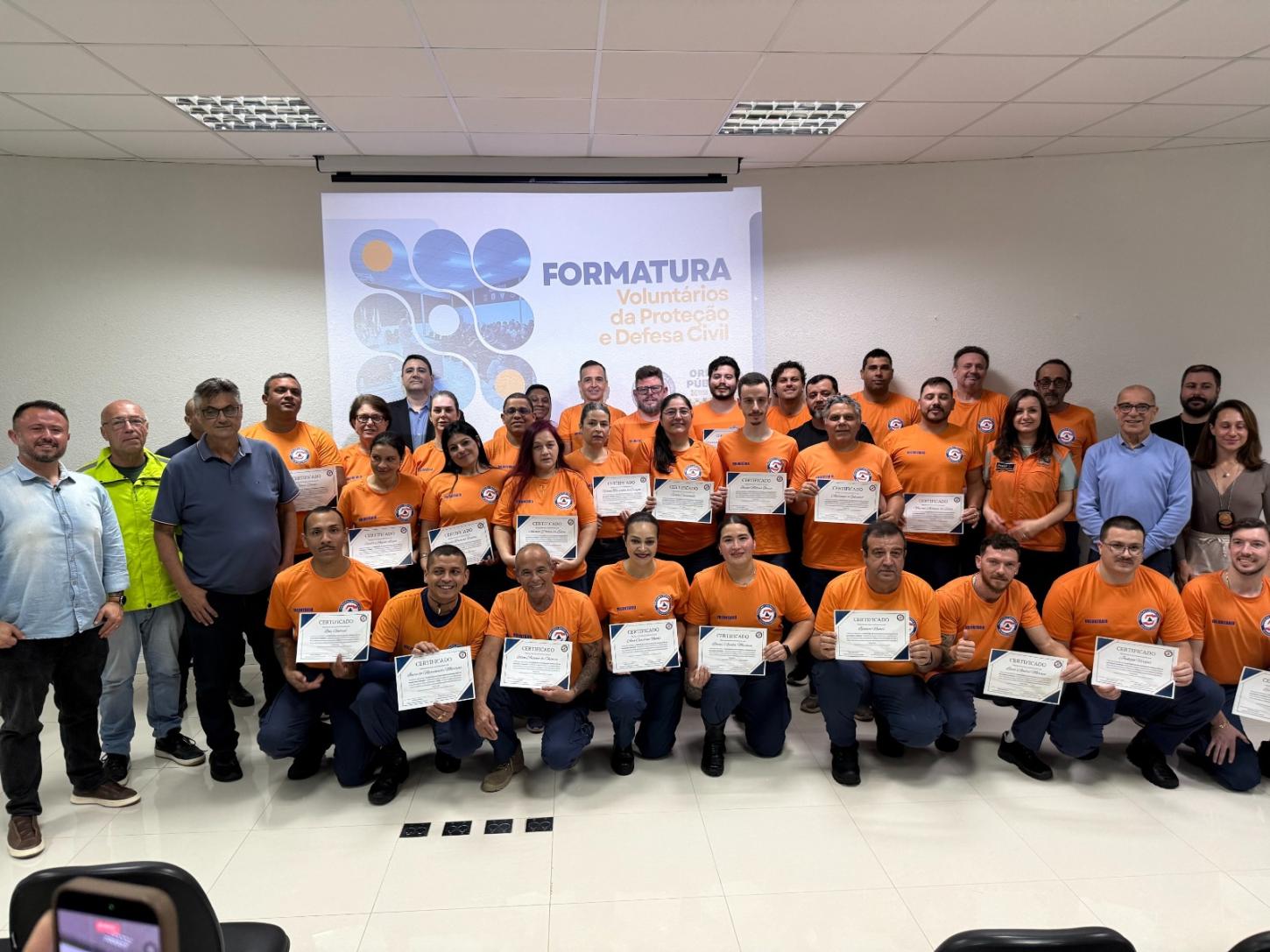 Balneário Camboriú forma 35 voluntários para atuação na Proteção e Defesa Civil