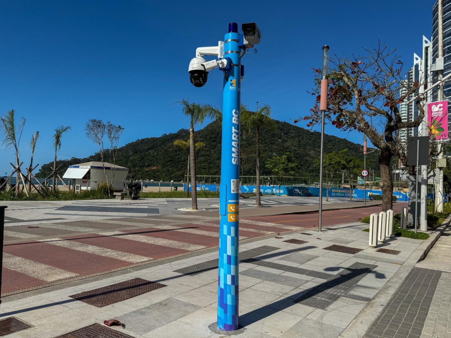 Balneário Camboriú inicia implantação de totens de segurança do Smart BC