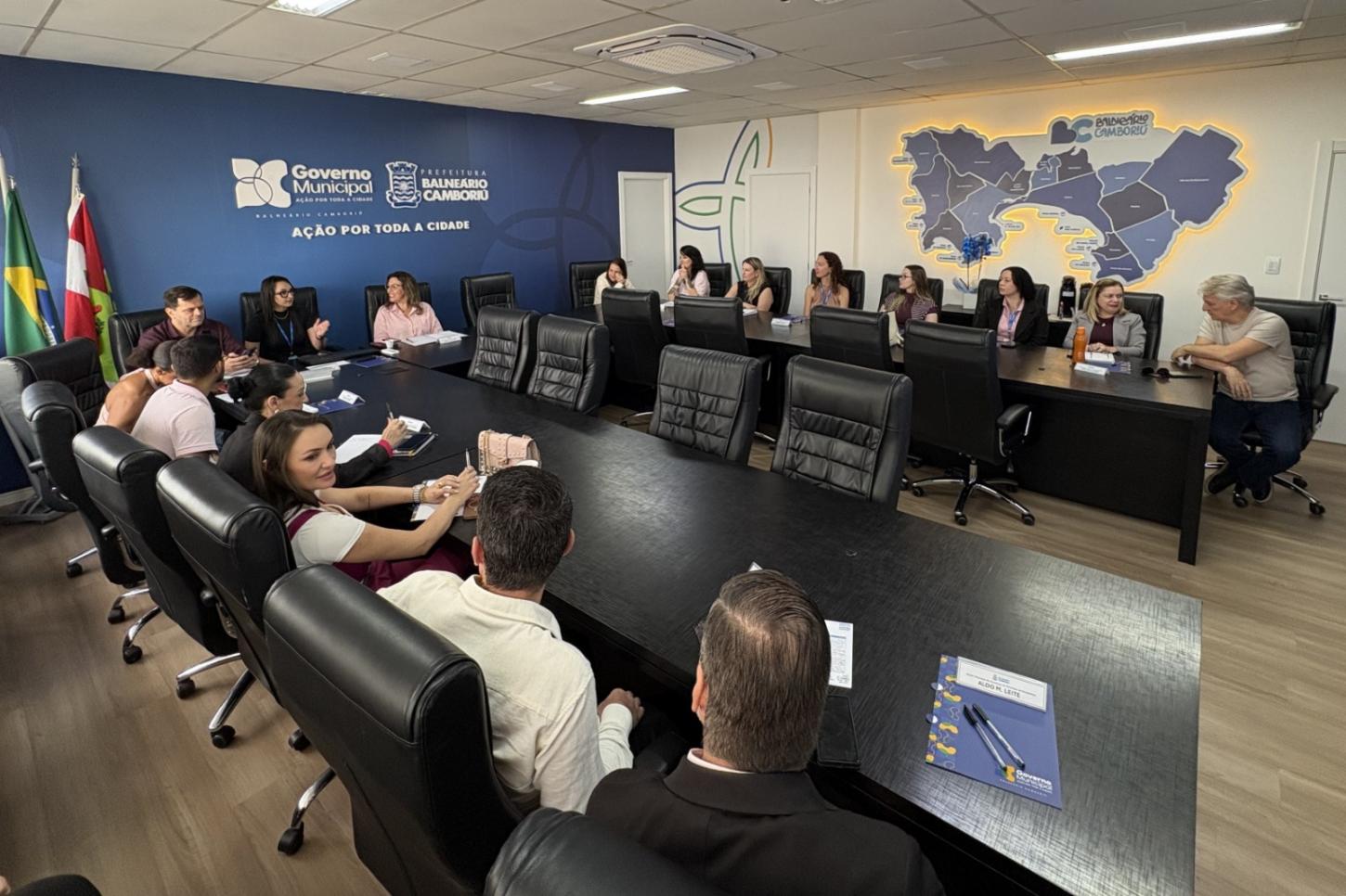 Balneário Camboriú recebe reunião de gestores de convênios dos municípios da Amfri