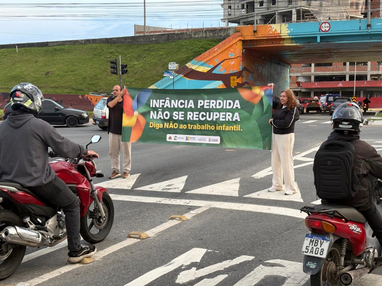 Conselho Tutelar realiza campanha contra o trabalho infantil em Balneário Camboriú