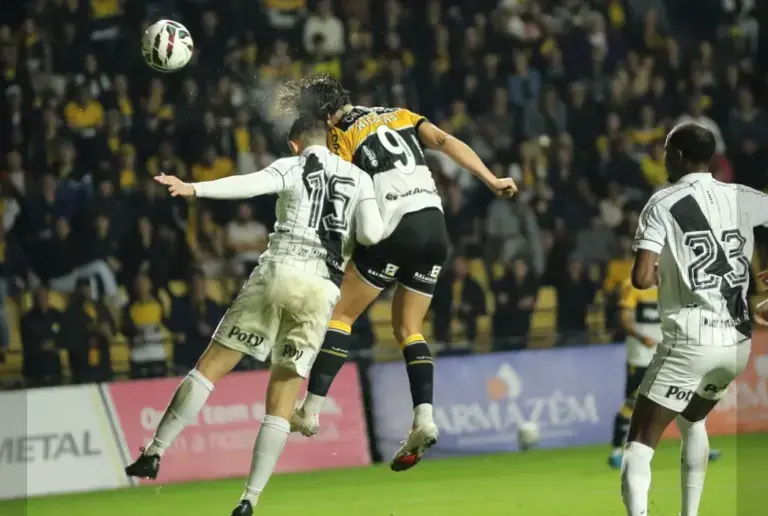Criciúma derrota a Ponte Preta, segue vivo e Macaca fica perto de marca negativa