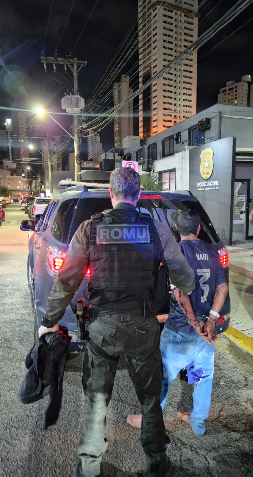 Criminoso com ficha extensa é preso pela Guarda Municipal de Balneário Camboriú após tentativa de fuga com moto furtada 