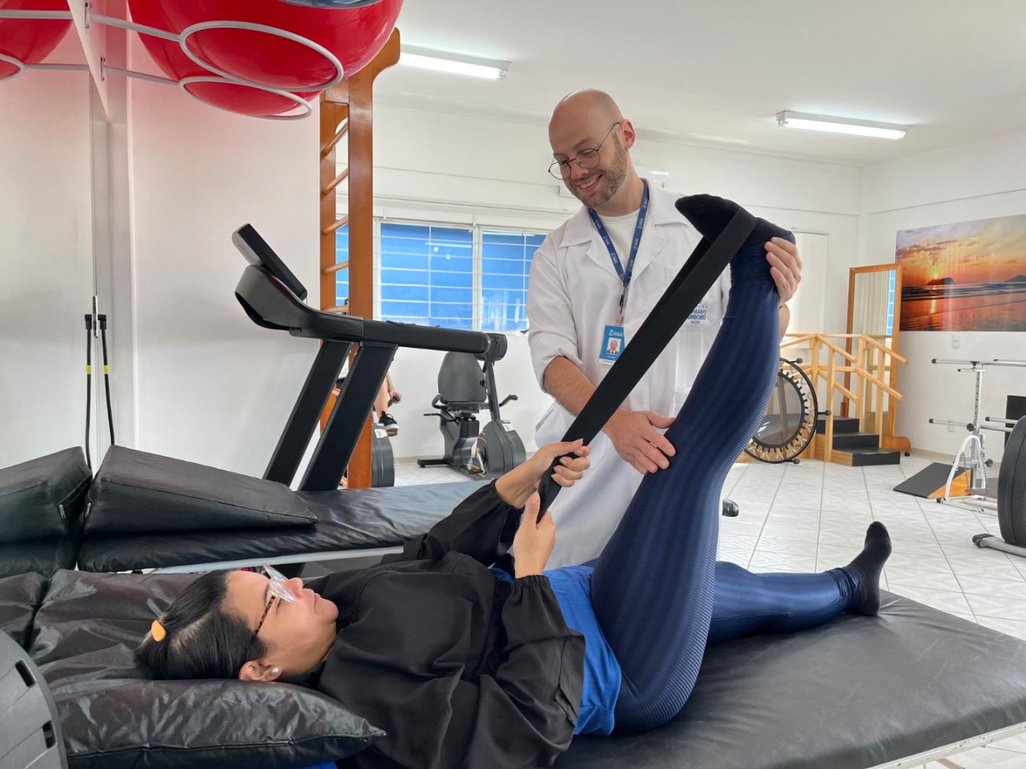 Dia do Fisioterapeuta e Terapeuta Ocupacional: profissionais de Balneário Camboriú transformam cuidado em qualidade de vida para pacientes