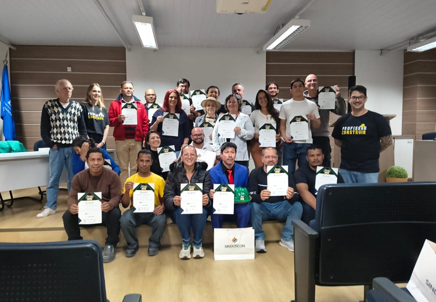 Distância e idade não impedem alunos de buscar qualificação na construção civil no SENAI de Itajaí