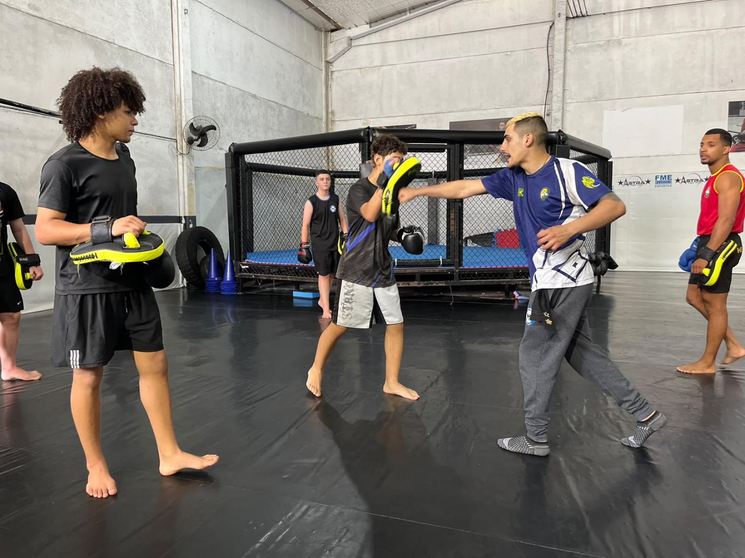 Escolinha de boxe chinês transforma vidas e descobre novos talentos em Balneário Camboriú