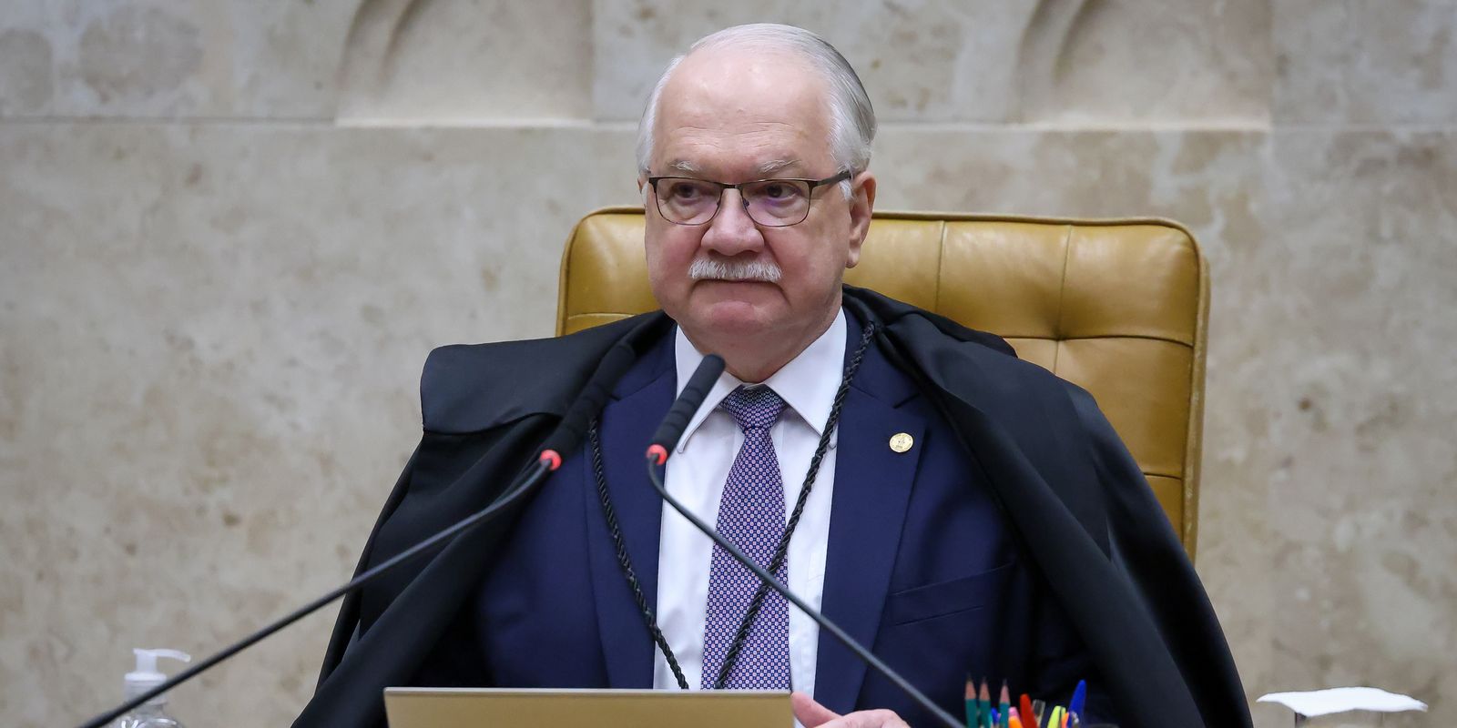 Fachin nega pedido para afastar Dino de ações sobre Flávio Bolsonaro