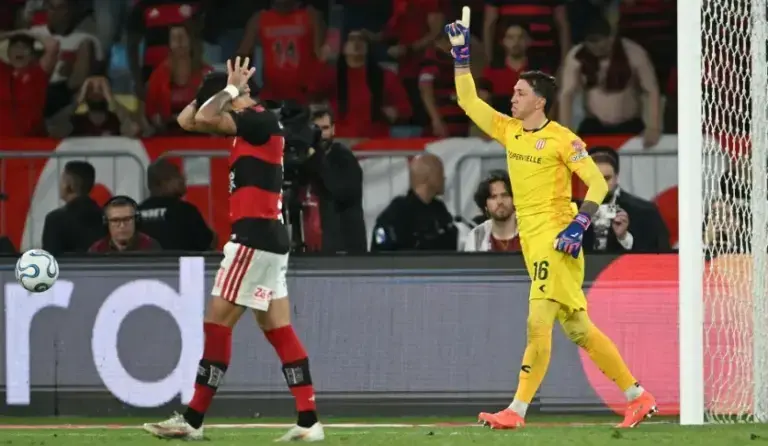 Flamengo passa vexame e dá adeus ao sonho do penta da Libertadores - Veja outras competições