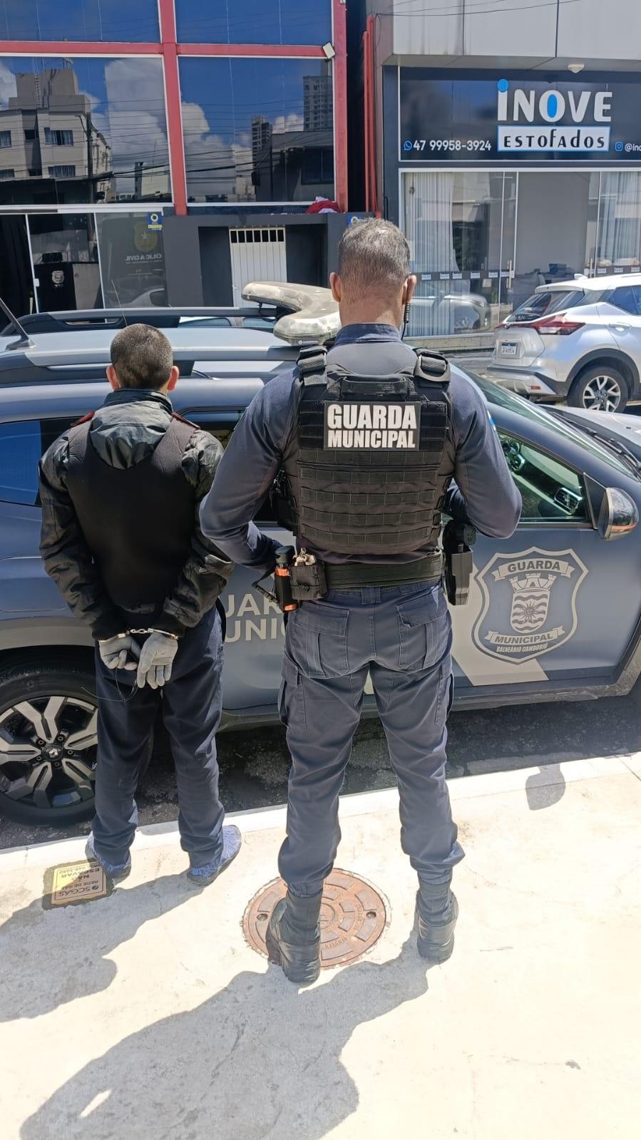 Guarda Municipal de Balneário Camboriú prende homem por descumprimento de medida protetiva