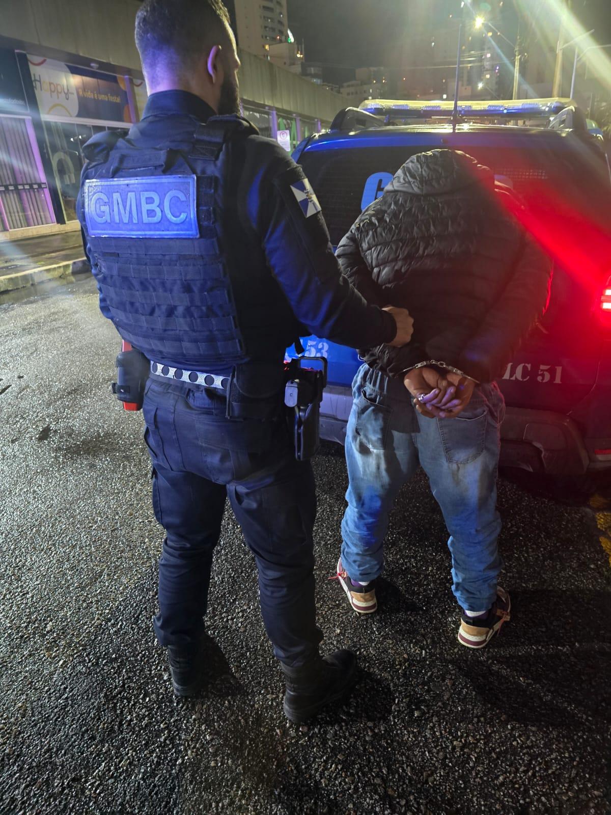 Guarda Municipal prende homem por violência doméstica em Balneário Camboriú 