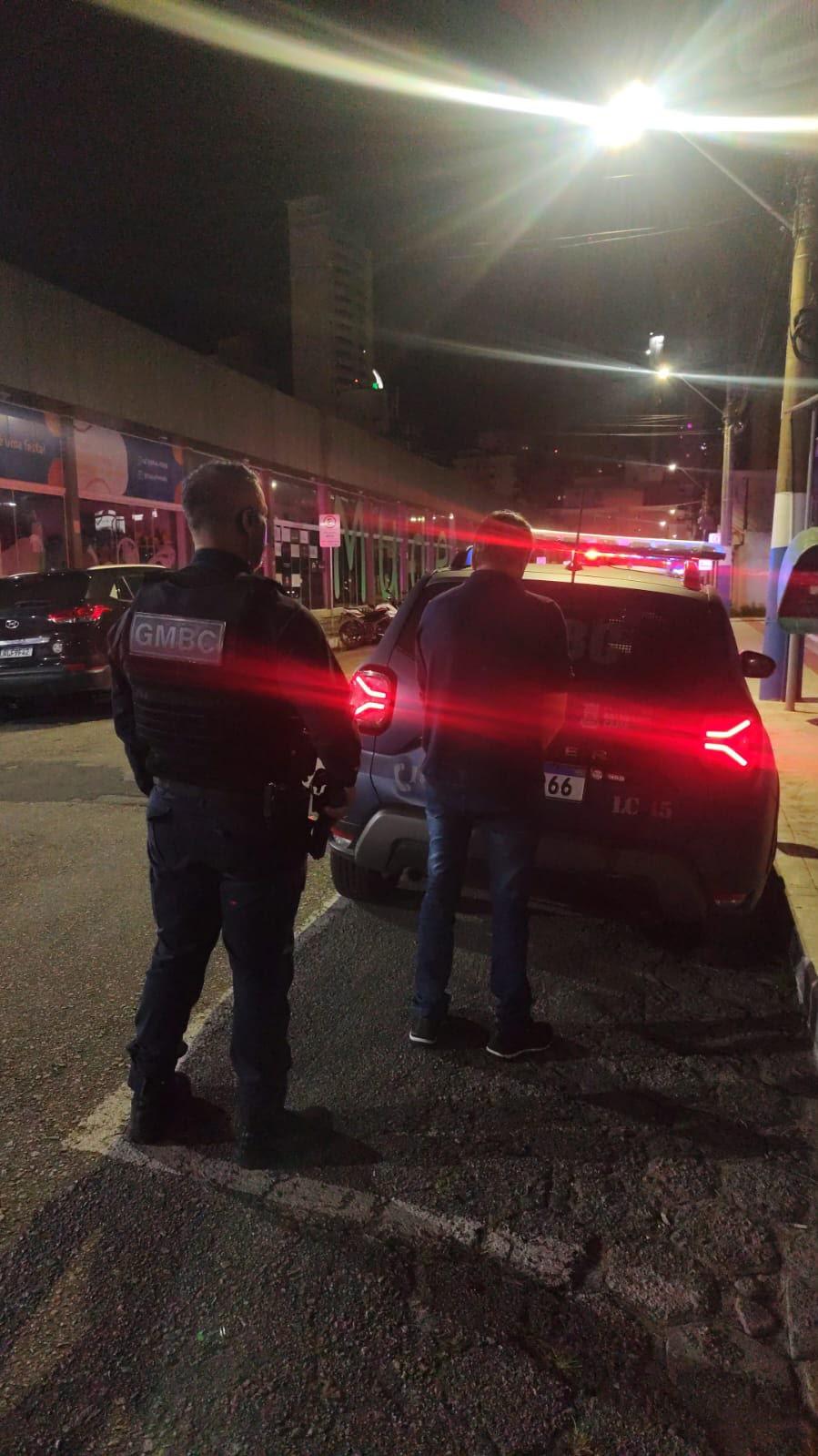 Homem é preso pela Guarda Municipal de Balneário Camboriú após agredir filha e esposa 