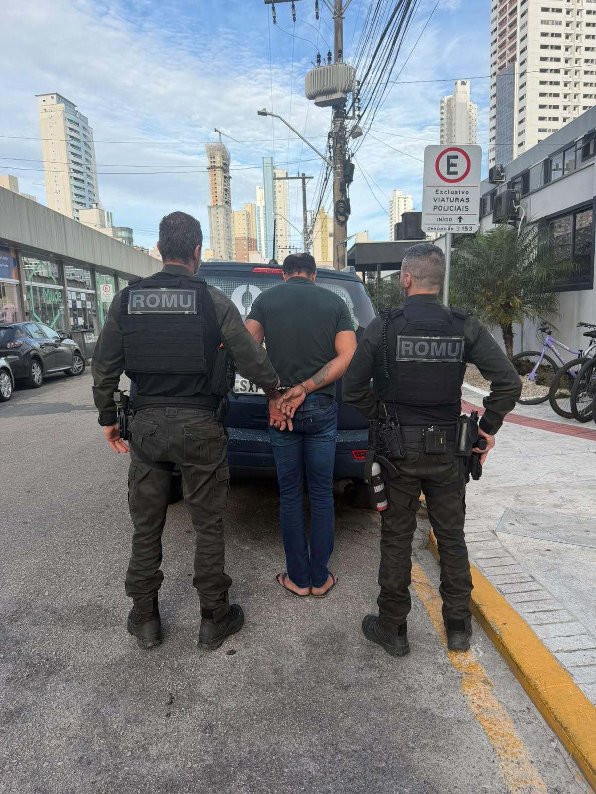 Homem é preso pela Guarda Municipal de Balneário Camboriú na rodoviária com 7kg de skunk
