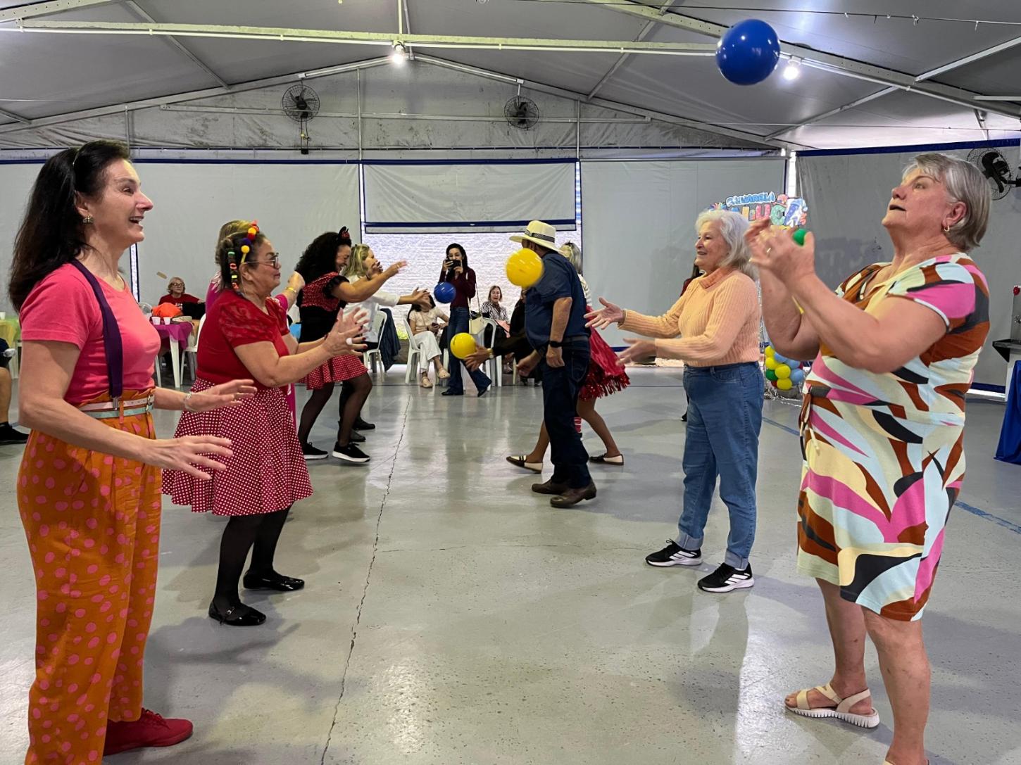 Idosos de Balneário Camboriú participam de programação especial alusiva ao Dia das Crianças