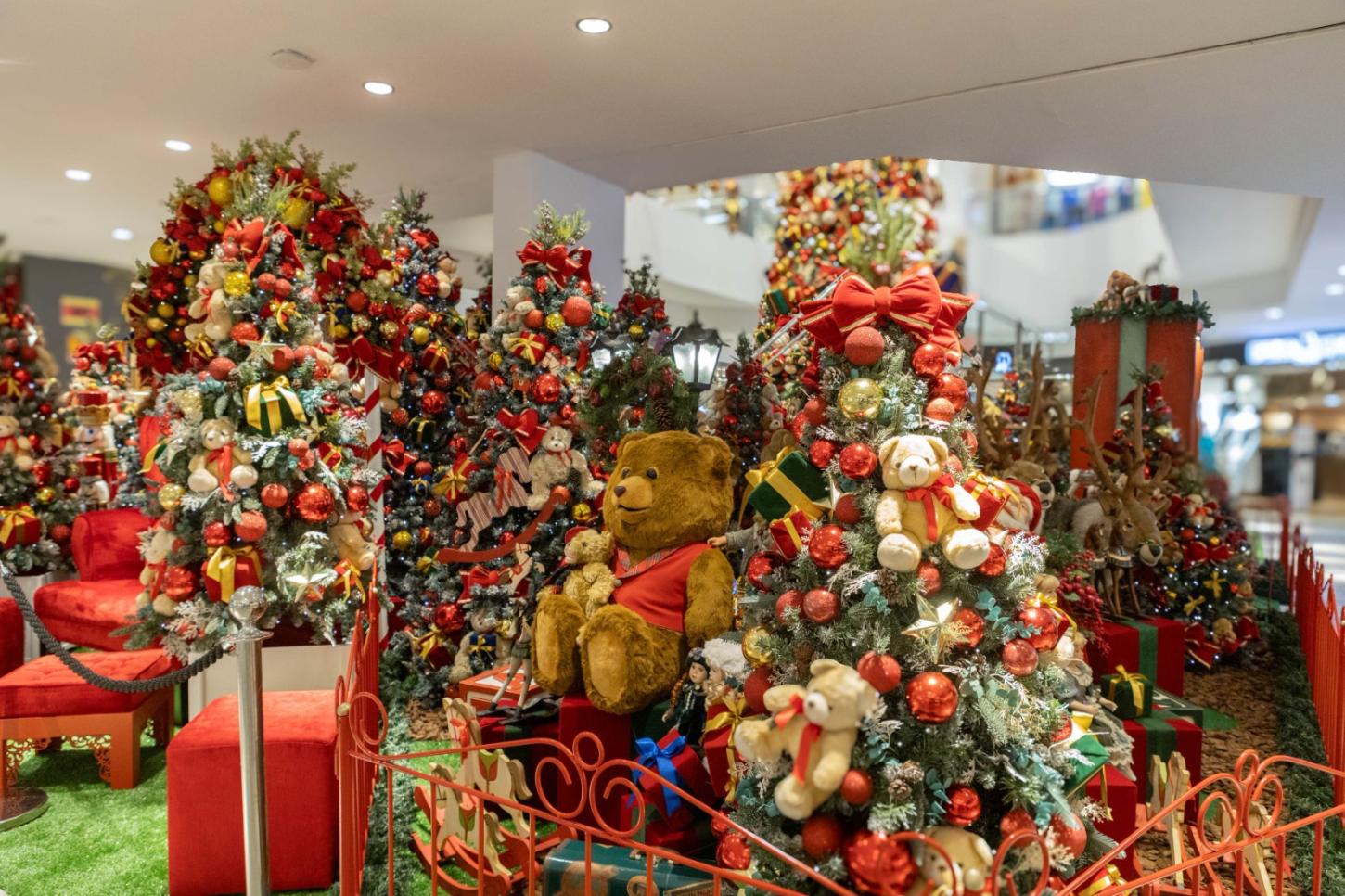Itajaí Shopping comemora 26 anos e inaugura o “Natal dos Presentes”, primeira decoração natalina da região