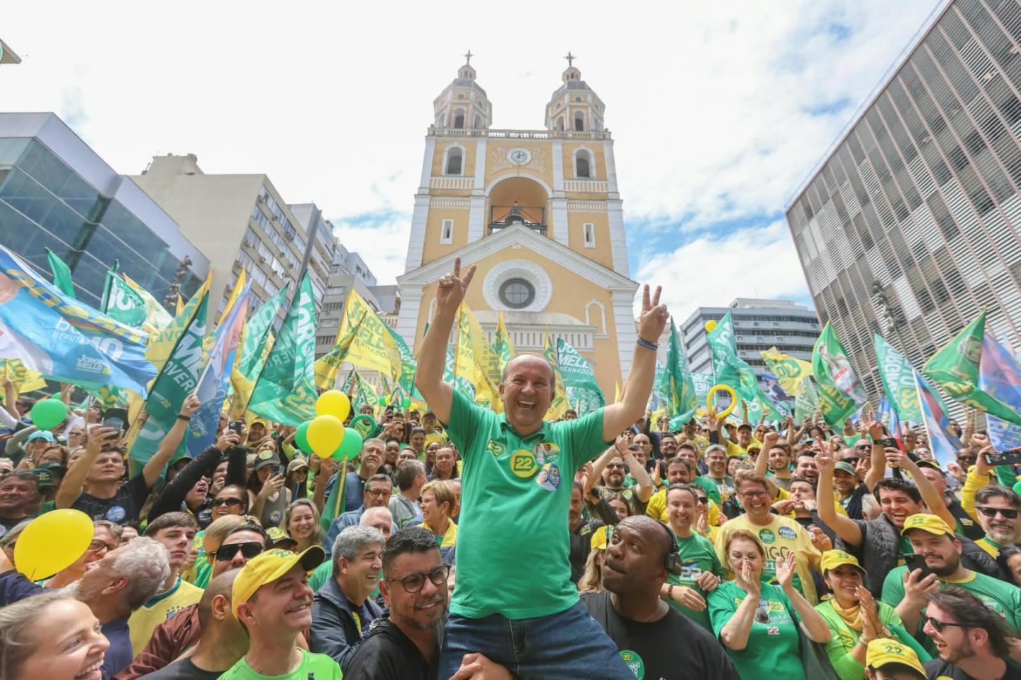 Jorginho encerra campanha com caminhada de 4,5 mil pessoas no Centro de Florianópolis