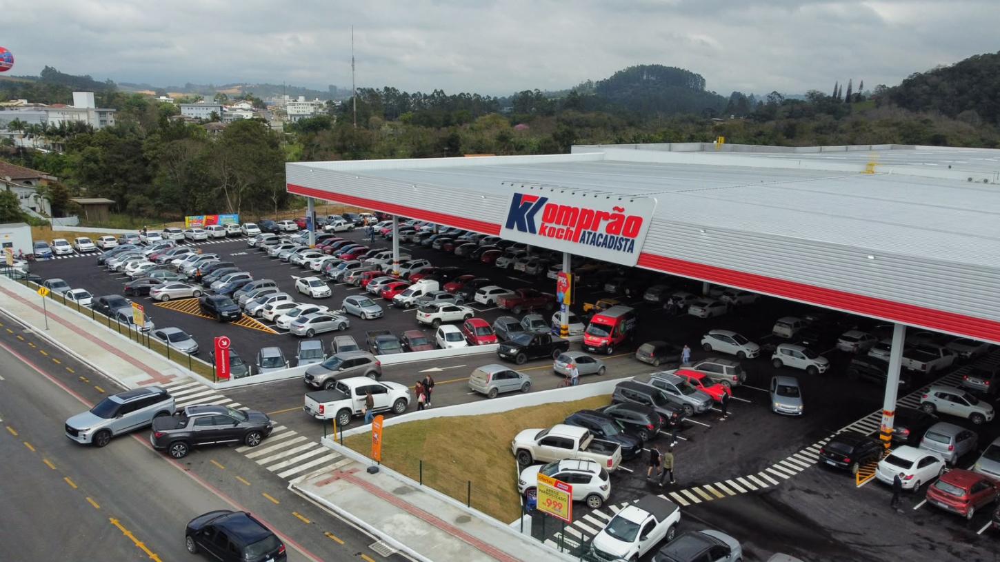 Komprão completa 10 anos e sorteia uma década de compras grátis 