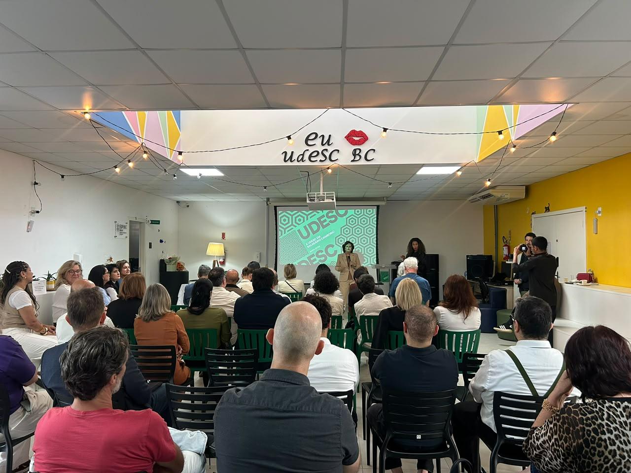 Livro resgata história da implantação da Udesc em Balneário Camboriú