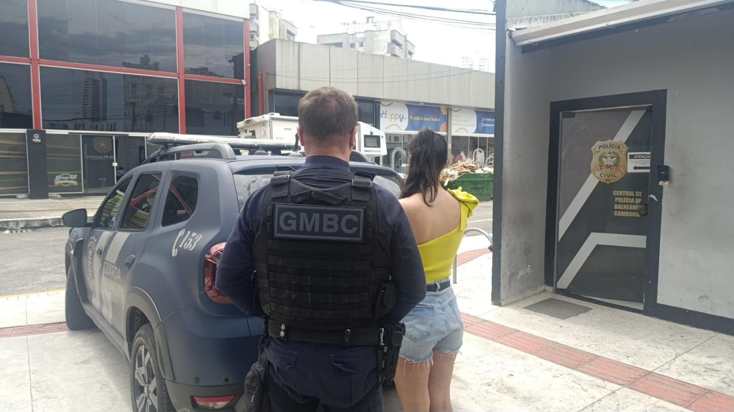 Mulher é presa pela Guarda Municipal de Balneário Camboriú após furtar picanha de supermercado 