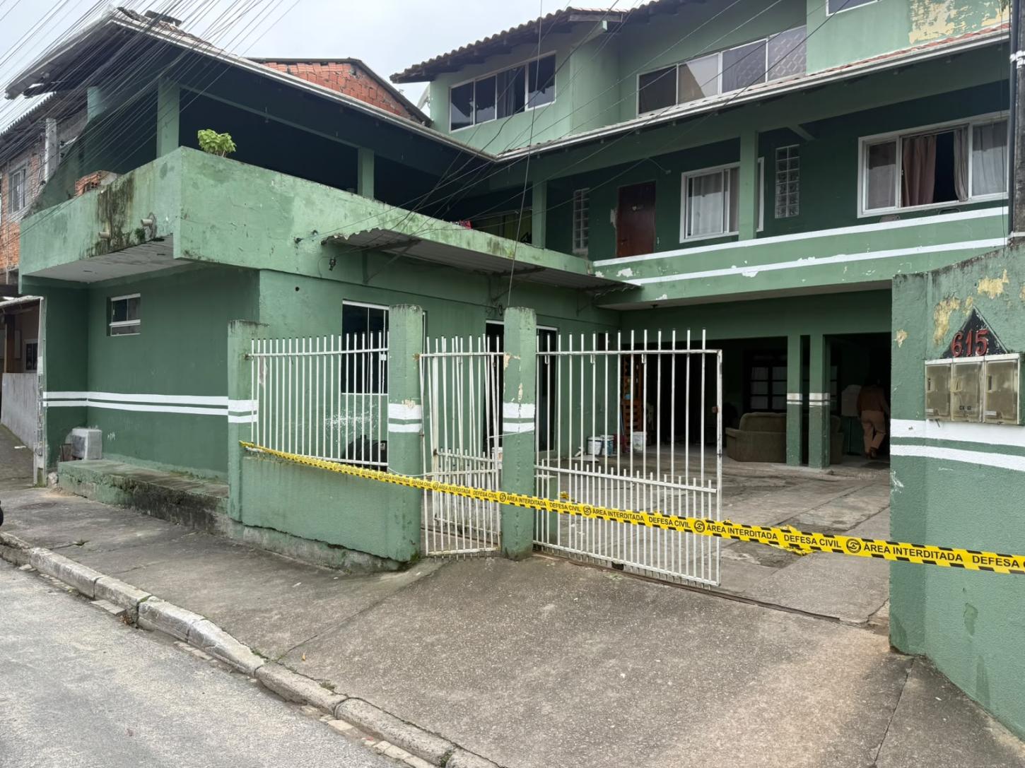 Ocorrência de colapso parcial em residência no bairro da Barra