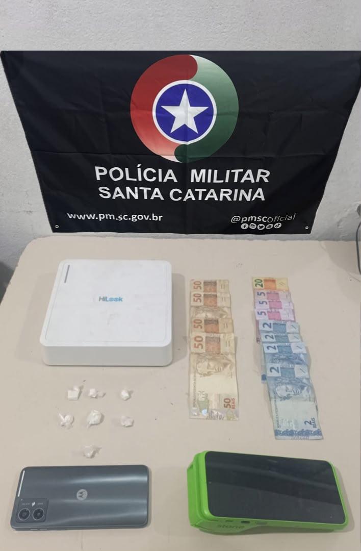 Polícia Militar apreende cocaína em estabelecimento comercial e prende homem por tráfico de drogas - Confira outras ocorrências registradas pelo 31º BPM