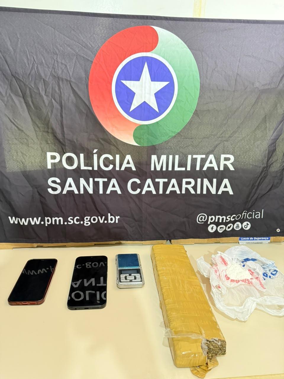 Polícia Militar apreende mais de 800 gramas de drogas em Porto Belo
