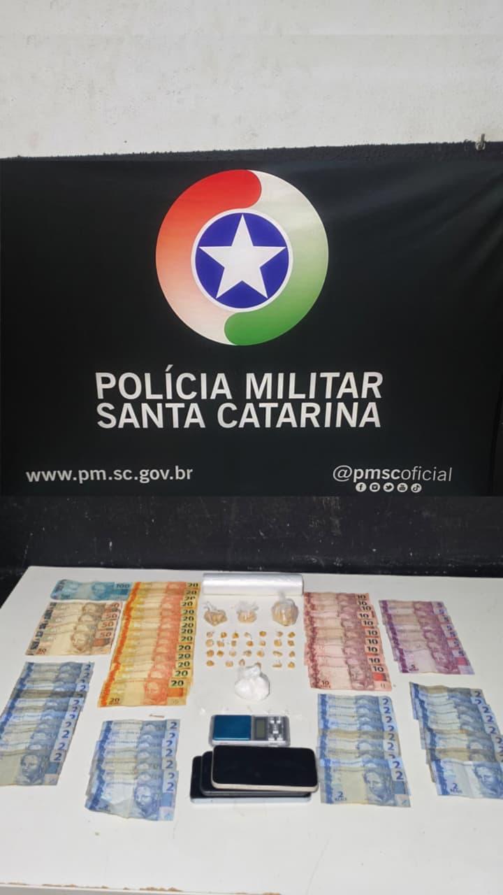 Polícia Militar prende sete suspeitos  adultos por tráfico em Itajaí; adolescente de 17 anos é apreendido