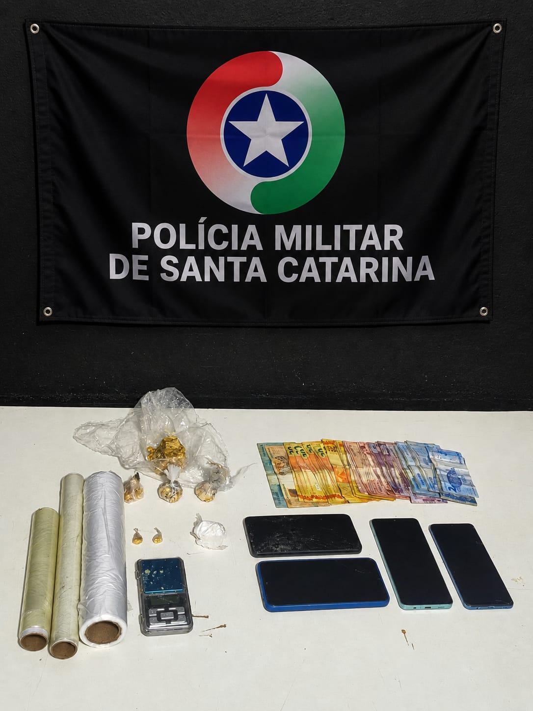 Polícia militar prende suspeito por tráfico de drogas e associação para o tráfico