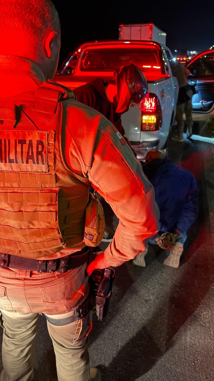 Polícia Militar recupera caminhonete furtada e prende suspeito na BR-101