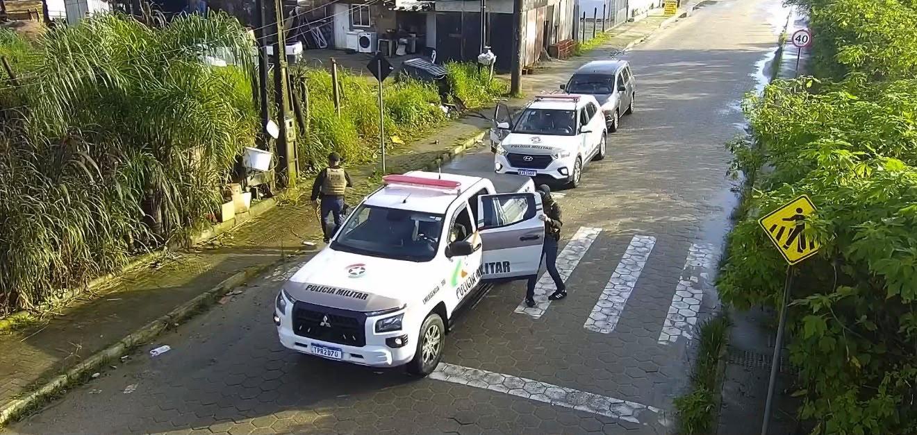 Polícias Militar e Civil cumprem mandados e apreendem cocaína em Bombinhas