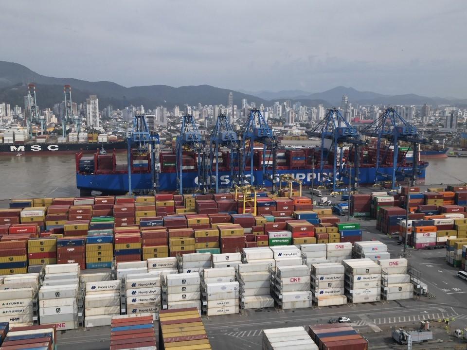 Portonave dá boas vindas a novo serviço que amplia conexões com o Extremo Oriente e a América do Sul