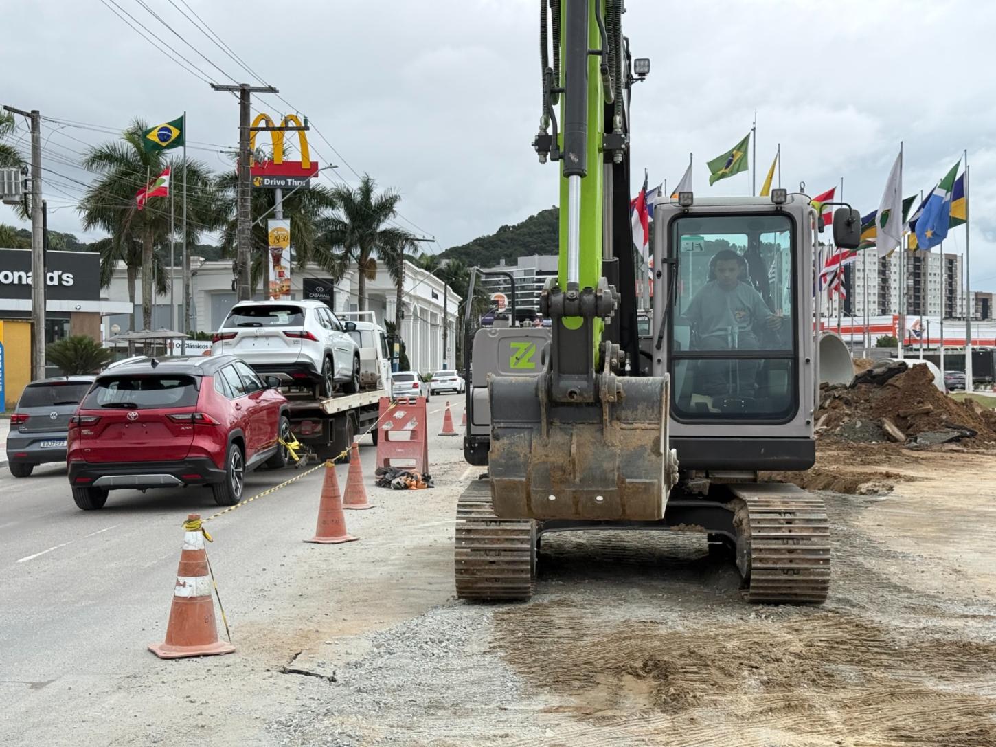 Obra de drenagem da Avenida do Estado chega a 50% de execução