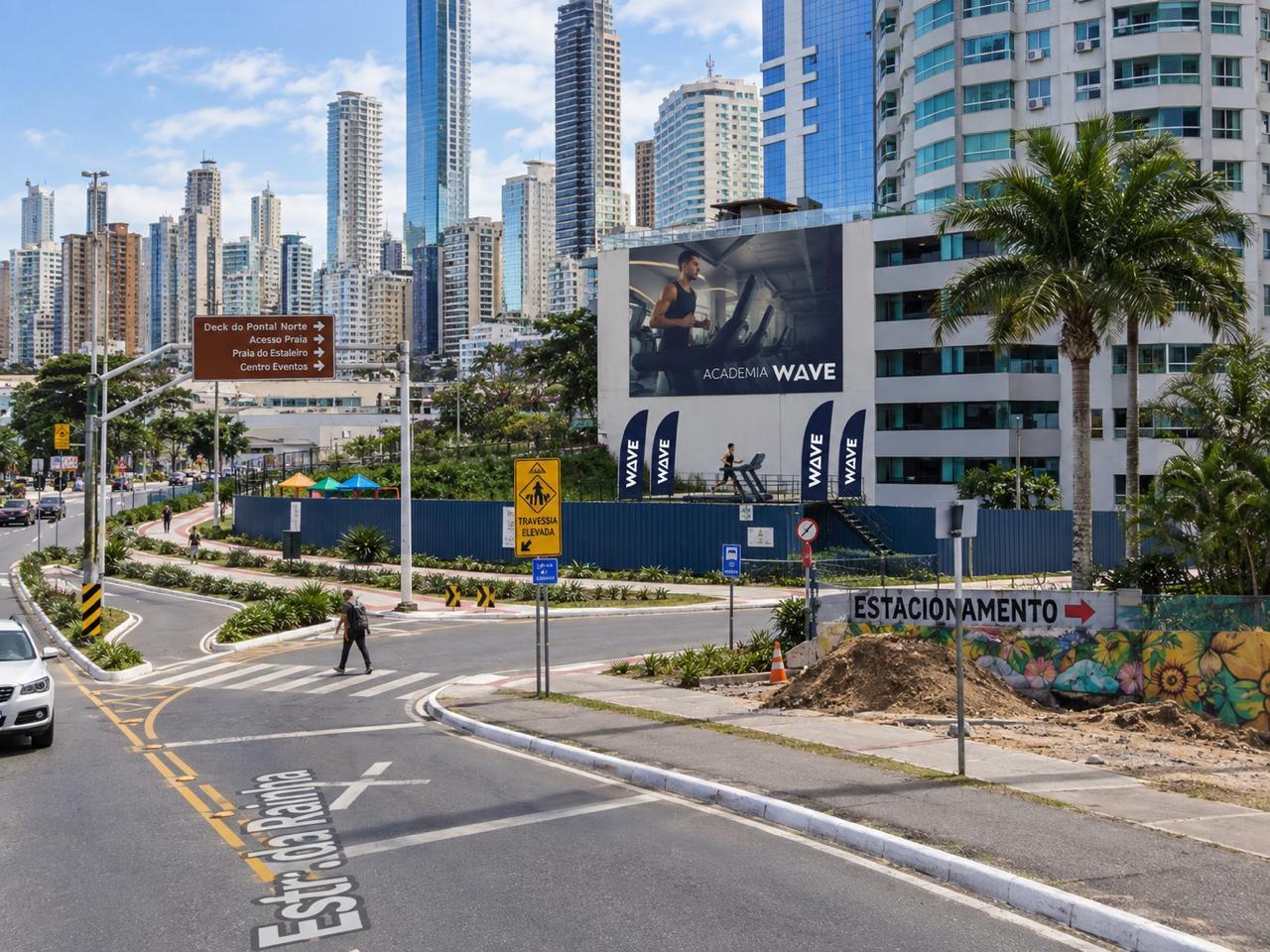 Academia leva esteira para ponto turístico e promove desafio de 13 horas em incentivo à atividade física