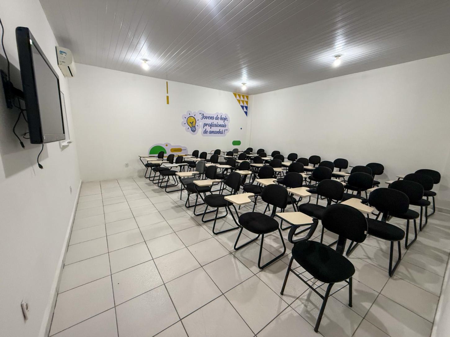 Prefeitura inaugura sala destinada a jovens aprendizes