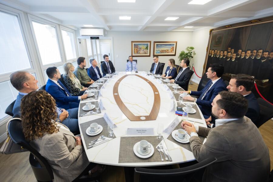 Parlamentares eleitos em outubro foram recebidos na manhã desta terça (27) (Jferson Baldo/Agência Alesc)