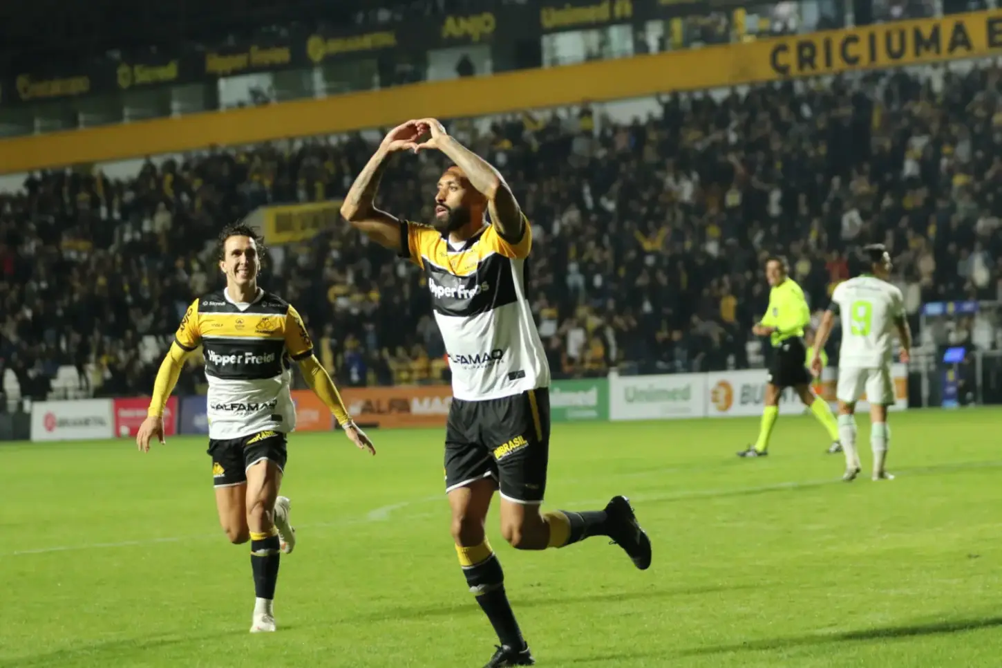 César Martins fez o gol tricolor (Foto: Celso da Luz - Criciúma E.C.)