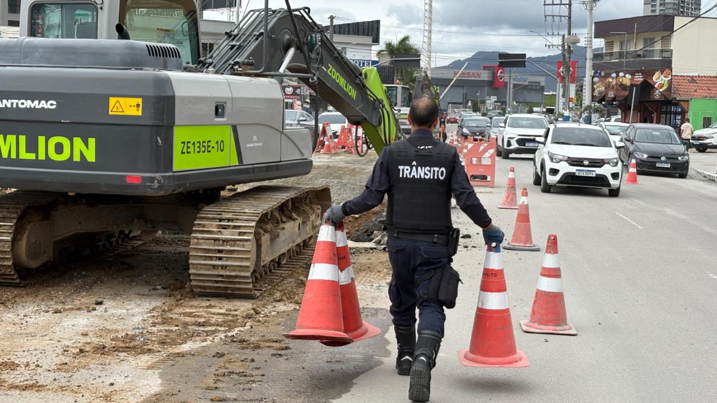 Obra de drenagem da Avenida do Estado chega a 50% de execução