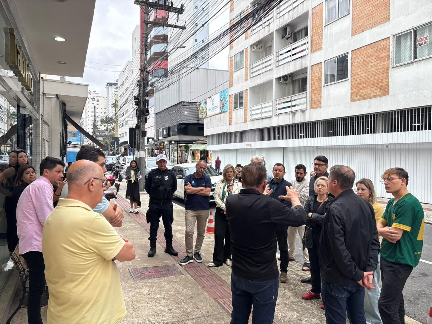 Prefeitura se reúne com moradores e comerciantes da Rua 1400 para alinhar próxima etapa da macrodrenagem