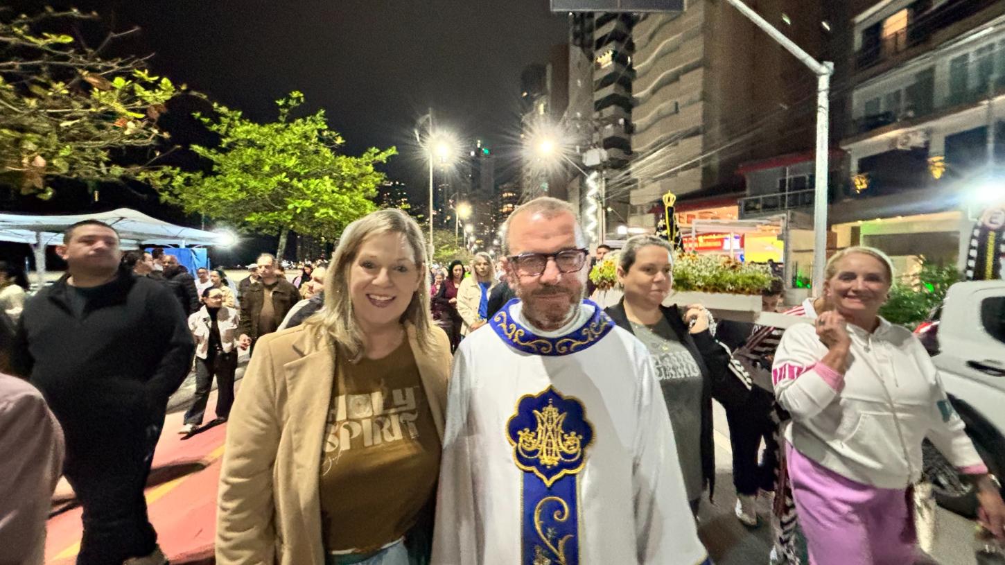 Procissão de Nossa Senhora Aparecida reúne fiéis e valoriza tradição religiosa em Balneário Camboriú