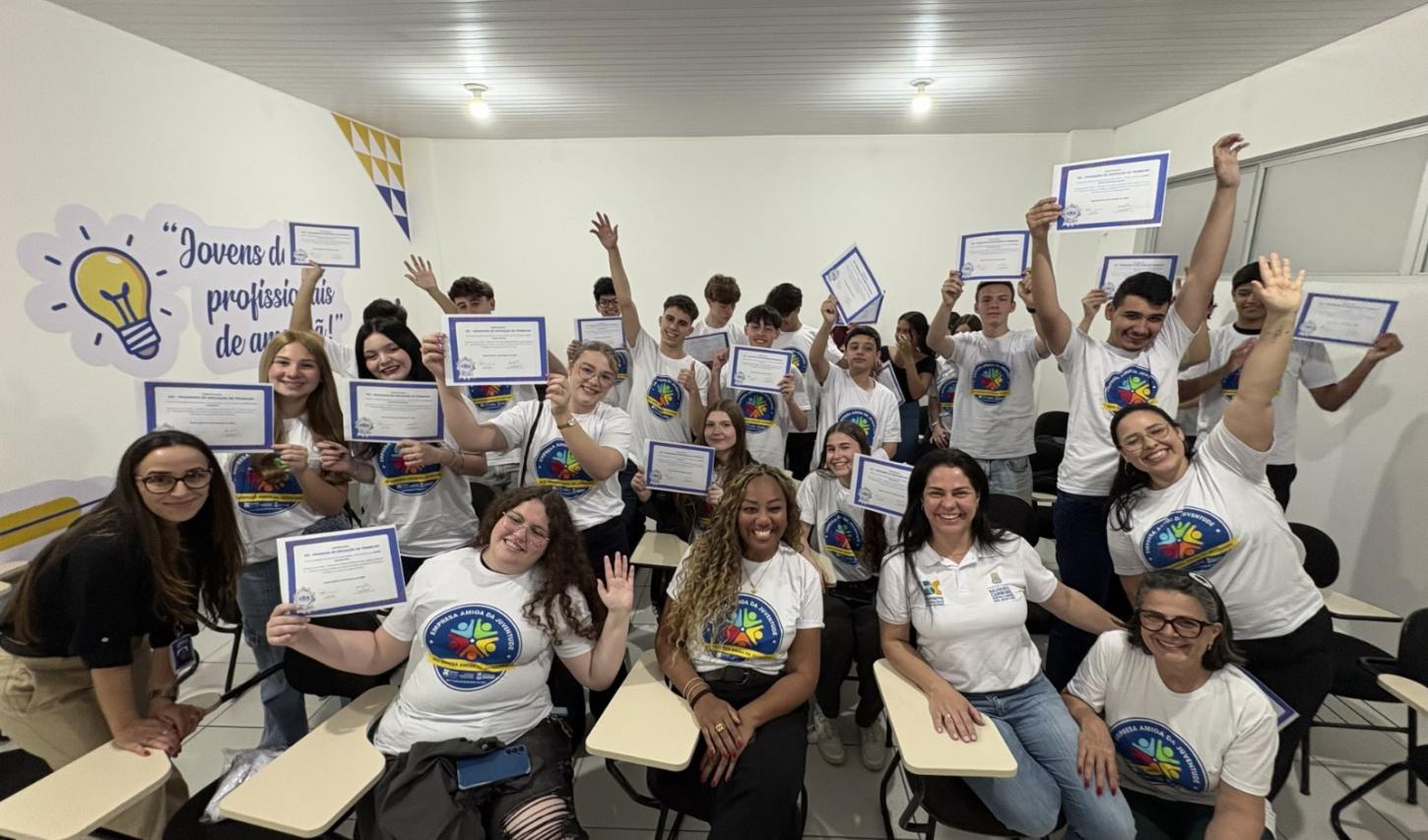 Programa de Iniciação ao Trabalho forma 31 jovens em Balneário Camboriú