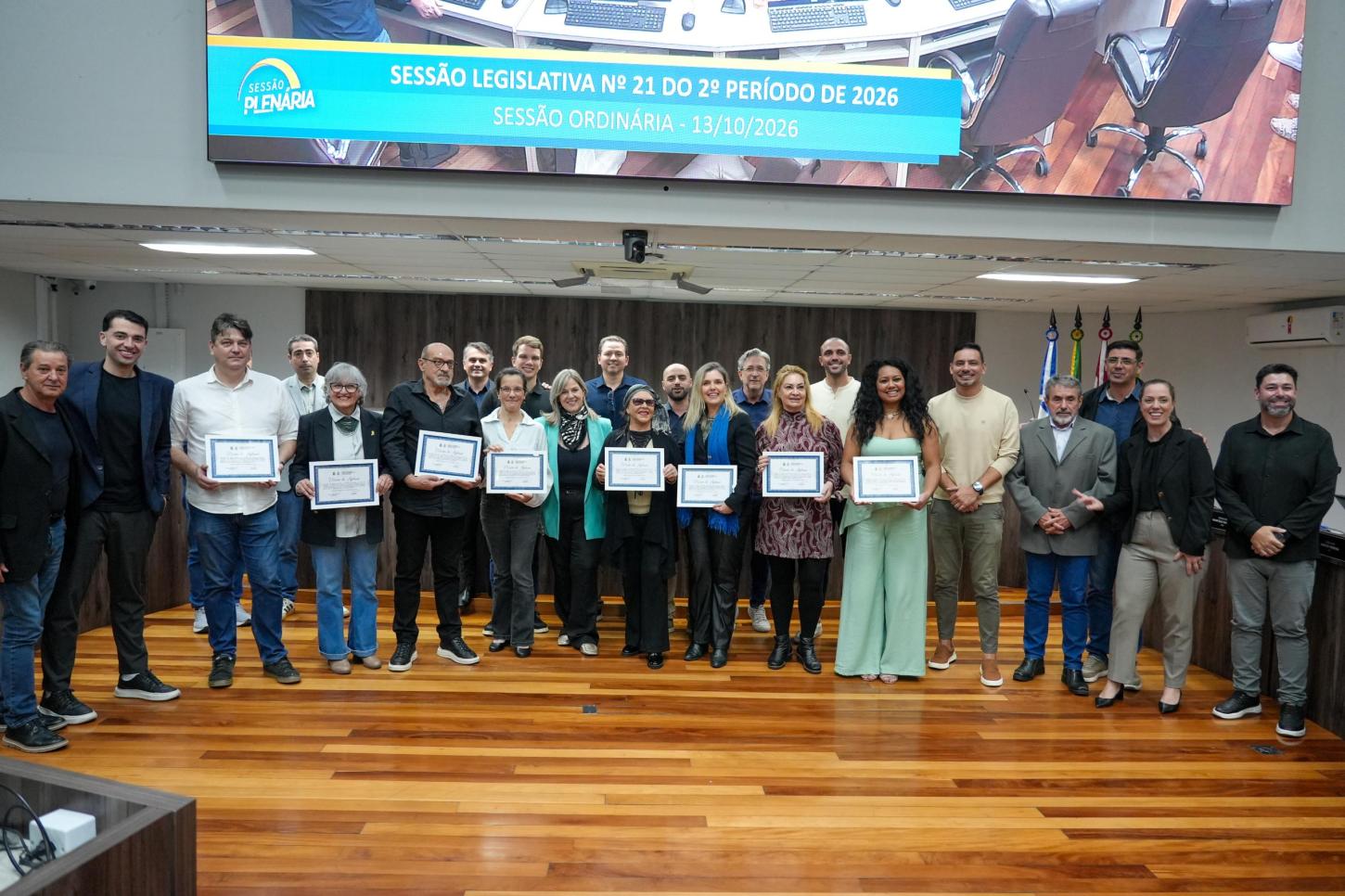 Vereadora Ciça Müller entrega Moção de Aplauso a artistas, artesãos e escritores da primeira edição do Quarta da Arte