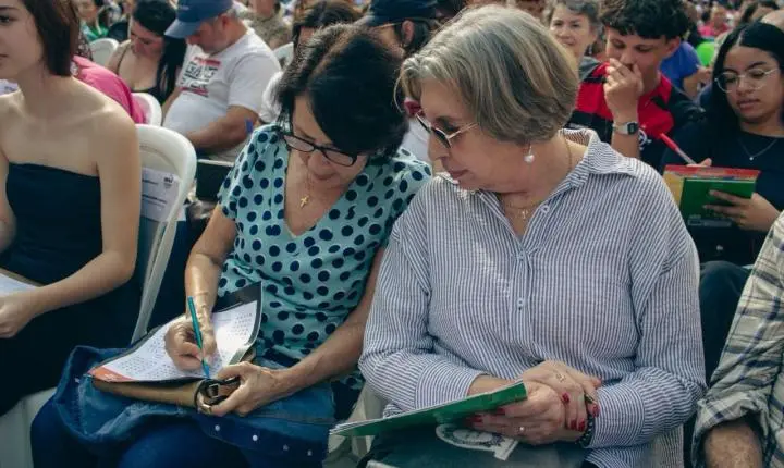 15 mil cartelas vendidas e Praça da Paz lotada marcam Tarde de Prêmios do 8º Arraiá Solidário