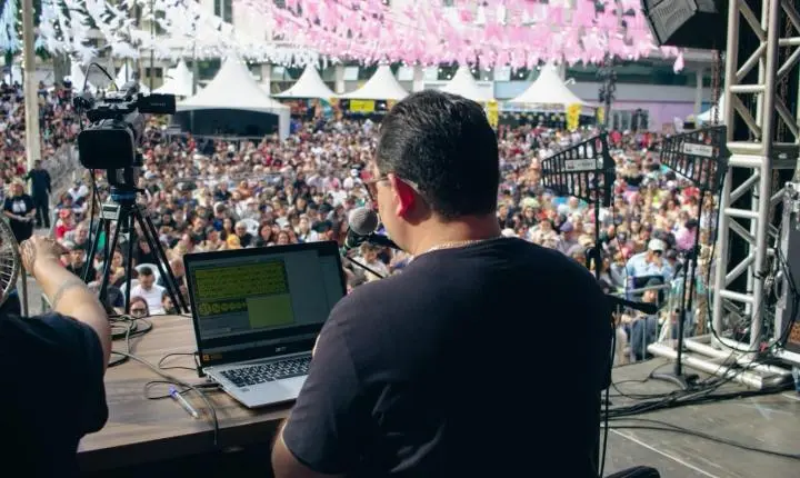 15 mil cartelas vendidas e Praça da Paz lotada marcam Tarde de Prêmios do 8º Arraiá Solidário