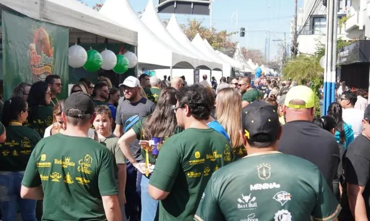 26ª Festa dos Amigos reúne mais de 50 mil pessoas em Balneário Camboriú