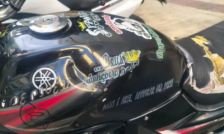 535 pontos na CNH e R$ 30 mil em débitos: Agentes de Trânsito removem motocicleta em Balneário Camboriú