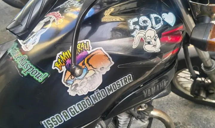 535 pontos na CNH e R$ 30 mil em débitos: Agentes de Trânsito removem motocicleta em Balneário Camboriú