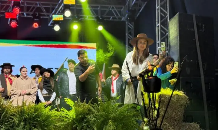 Acampamento Farroupilha tem abertura oficial com acendimento da Chama Crioula em Balneário Camboriú