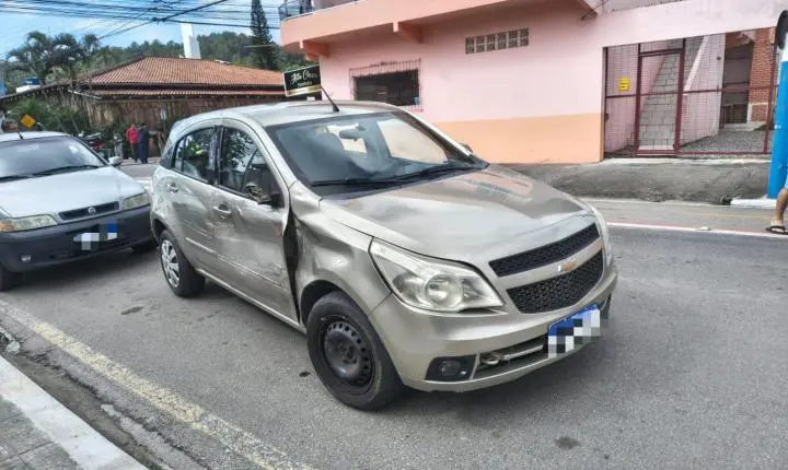 Acidente com moto deixa dois feridos na Vila Real